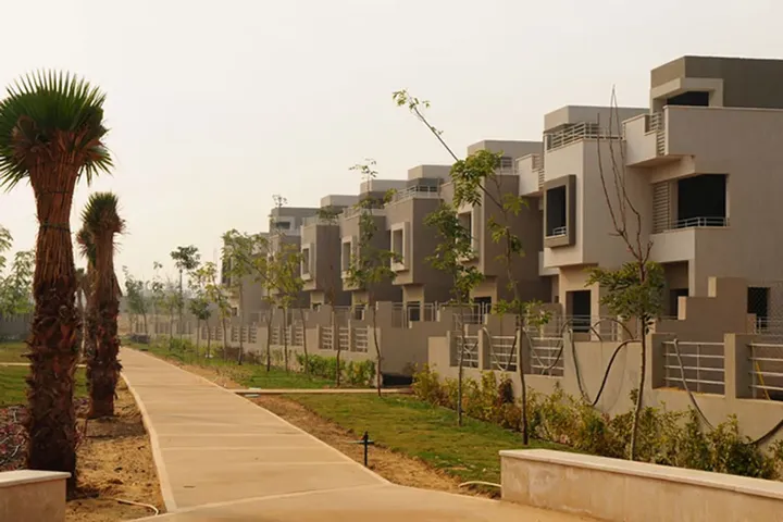 Paved footpath alongside twin houses at Palm Hills Katameya Extension