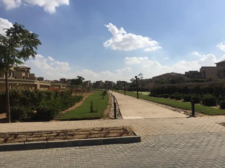 فيلا من 5 غرف 655 م² من 3 طوابق للبيع في بالم فالي