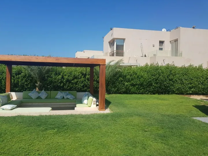 فيلا 298 م² على أرض 860 م² مع كابينة للبيع في هاسيندا باي