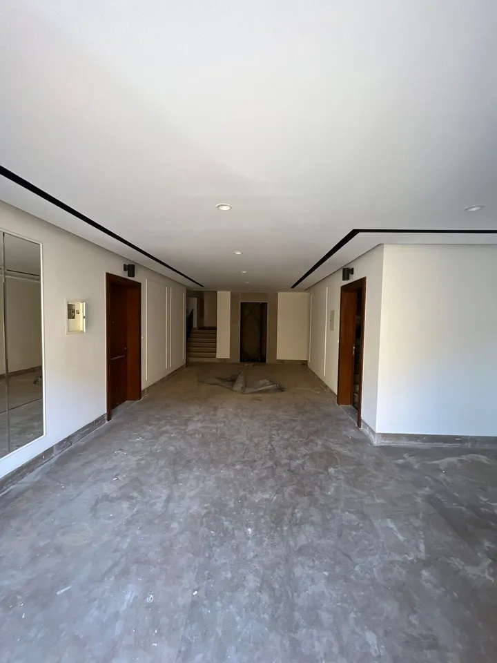 245 m² penthouse with an 80 m² roof for sale in Mountain View 1.1