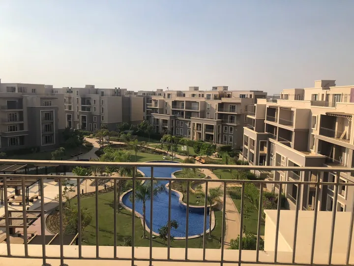 205 m² two-bedroom penthouse with a 125 m² roof for sale in October Plaza SODIC