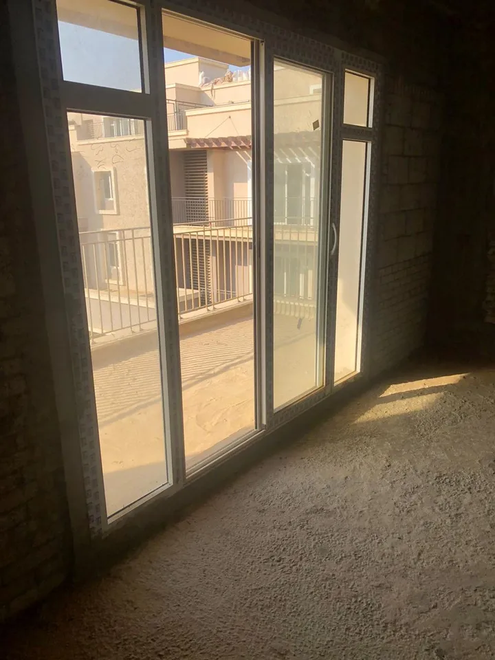 205 m² two-bedroom penthouse with a 125 m² roof for sale in October Plaza SODIC