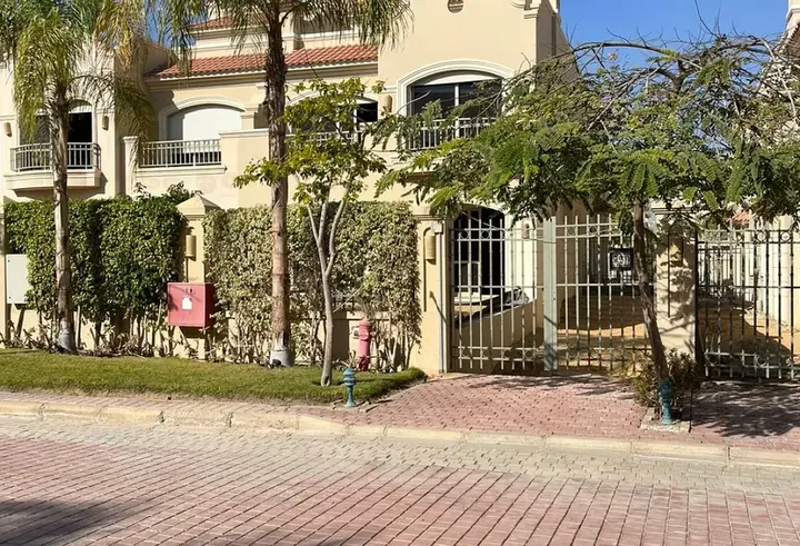 فيلا 260 م² على أرض 365 م² للبيع في الباتيو 5 إيست