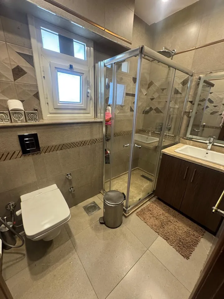 شقة 160 م² بثلاث غرف متشطبة للبيع في ماونتن فيو هايد بارك