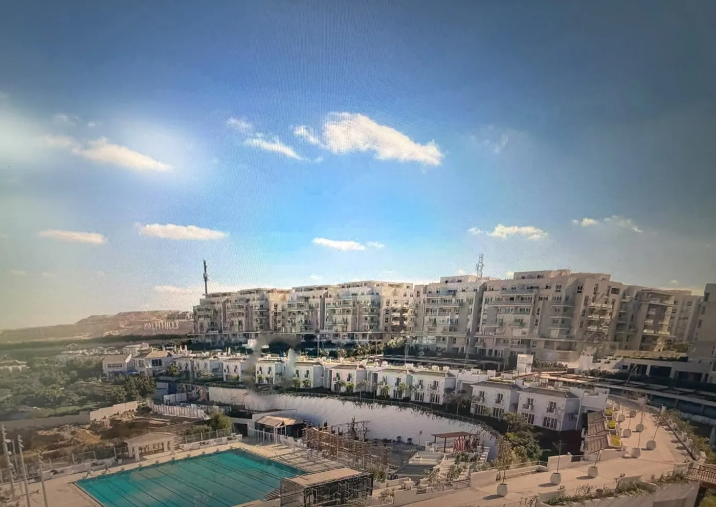 فيلا 270 م² بتشطيب كامل وحديقة 44 م² للبيع في ماونتن فيو آي سيتي