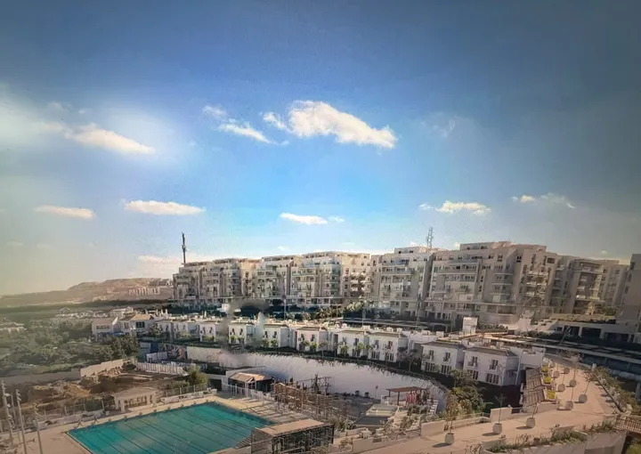 فيلا 270 م² بتشطيب كامل وحديقة 44 م² للبيع في ماونتن فيو آي سيتي