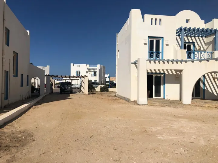 فيلا 315 م² بخمس غرف نوم وتقسيط 6 سنوات للبيع في ماونتن فيو رأس الحكمة