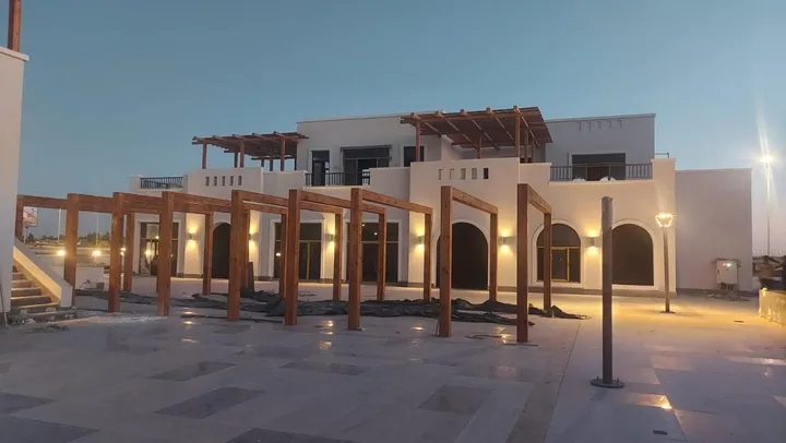 محل 167 م² نصف تشطيب في لايك يارد للبيع في هاسيندا باي