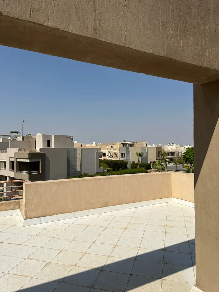 Spacious 375 m² townhouse, 255 m² plot, for sale in Palm Hills Golf Extension