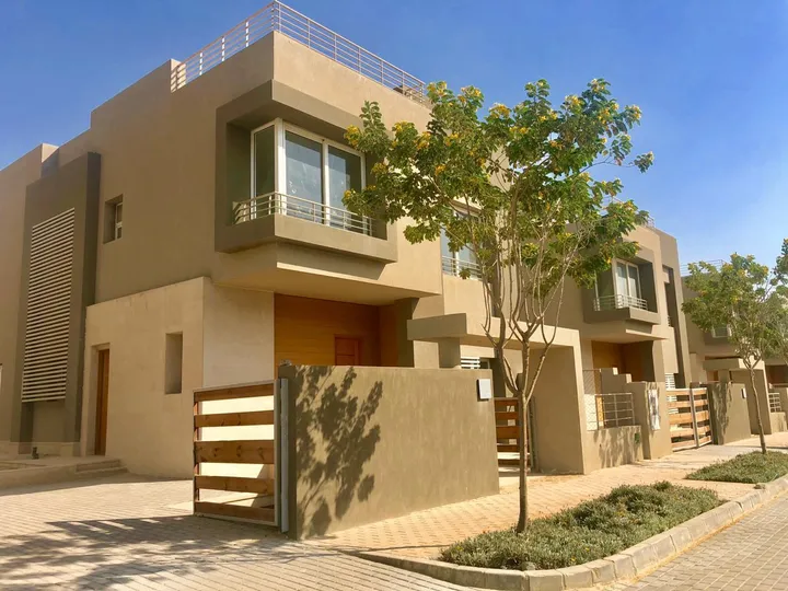 North-facing 470 m² villa on a 620 m² plot for sale in Palm Hills Golf Extension