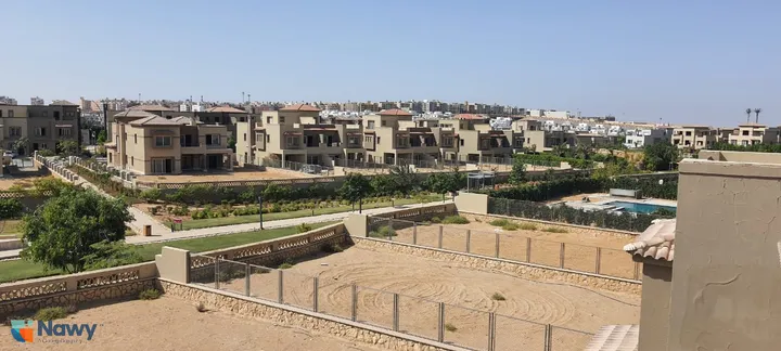 فيلا مستقلة 356 م² على أرض 344 م² للبيع في بالم هيلز القطامية إكستنشن