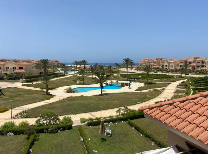Twin house with 130 m² garden and 3 bedrooms, 200 m² built-up, for sale in La Vista Bay