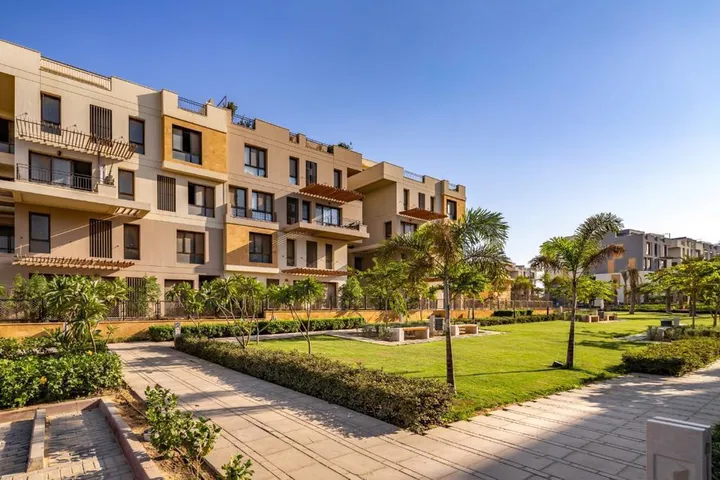 215 m² 3-bedroom ground-floor apartment with a 200 m² garden for sale in Eastown SODIC