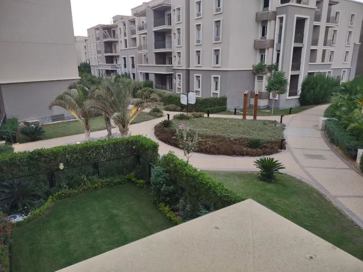 181 m² three-bedroom apartment on an 8-year plan for sale in October Plaza SODIC