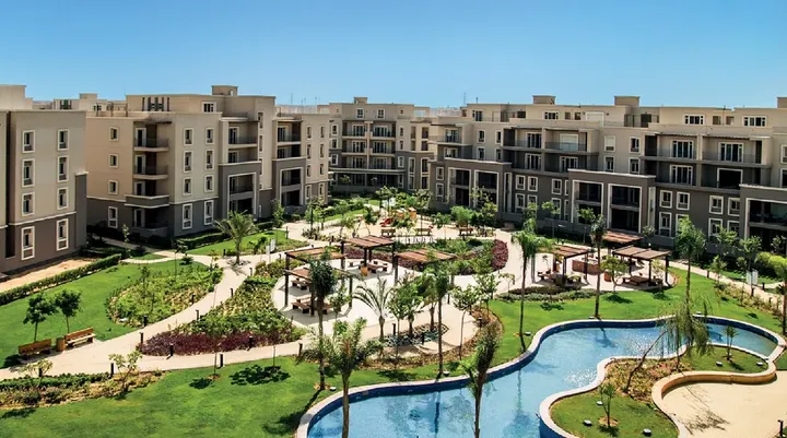163 m² third-floor penthouse with a 98 m² roof for sale in October Plaza SODIC