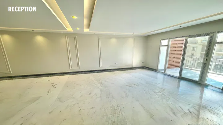 180 m² three-bedroom penthouse with monthly installments for sale in October Plaza SODIC