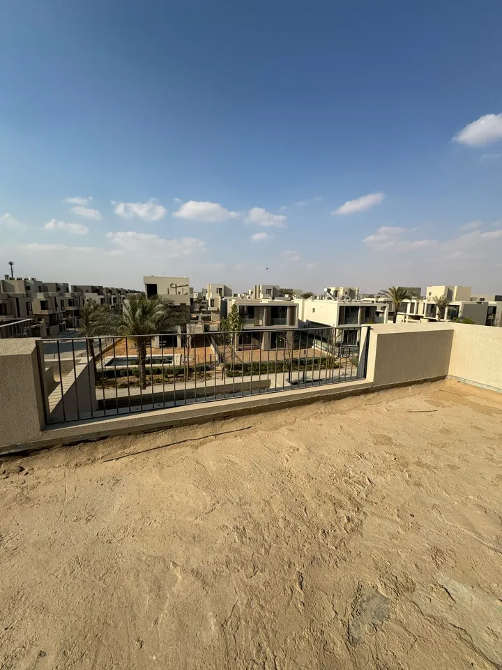 فيلا 4 غرف 340 م² على أرض 528 م² للبيع في سوديك إيست