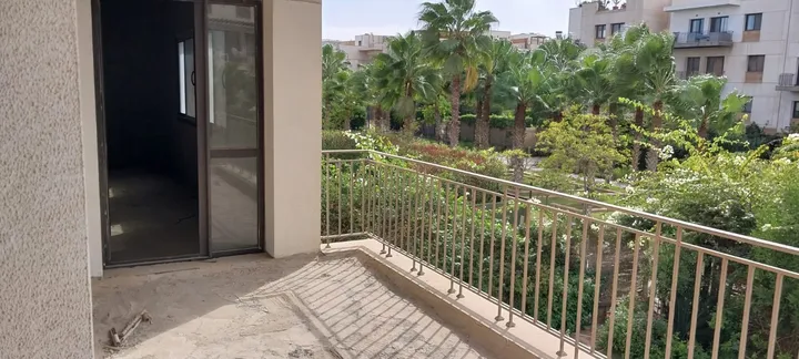 شقة 250 م² بأربع غرف بالطابق الأول للبيع في ويستاون سوديك