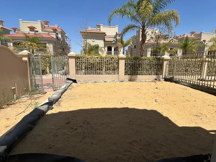 202 m² townhouse with a 130 m² garden for sale in El Patio 5 East