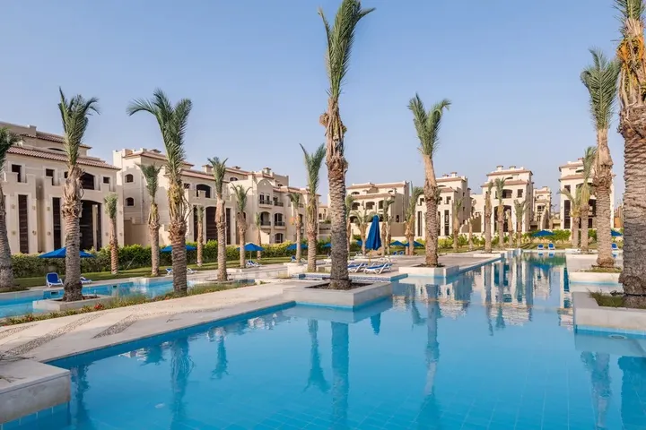 202 m² townhouse with a 130 m² garden for sale in El Patio 5 East