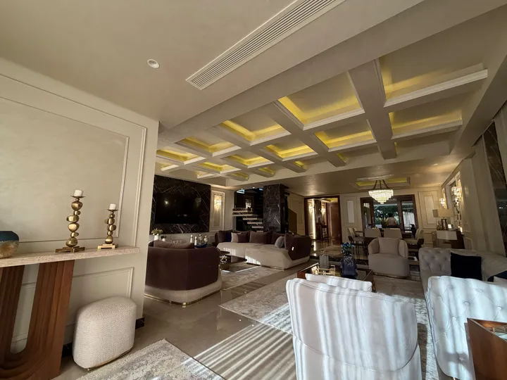 Furnished, ready 310 m² villa on a 386 m² plot for sale in El Patio 5 East