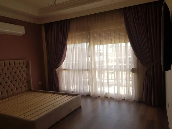 فيلا 380 م² على أرض 450 م² بتشطيب كامل للبيع في الباتيو 5 إيست