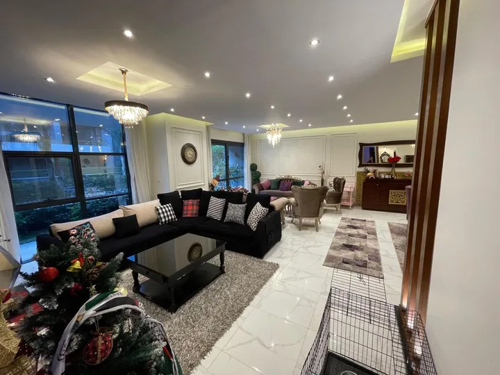 Ground-floor 275 m² 4-bedroom apartment with a 40 m² garden for sale in El Patio Casa