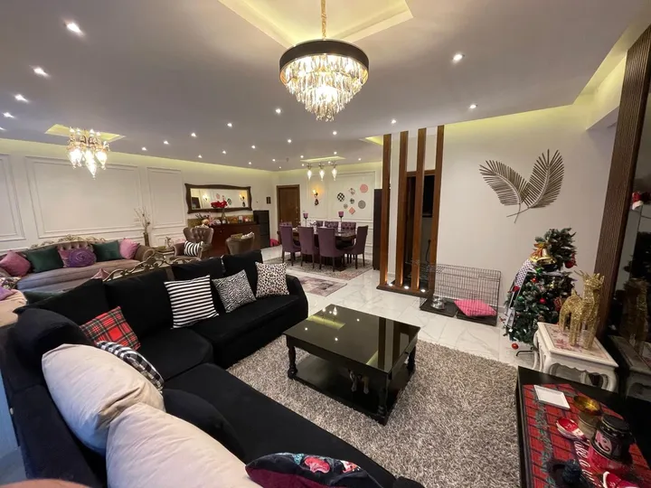Ground-floor 275 m² 4-bedroom apartment with a 40 m² garden for sale in El Patio Casa