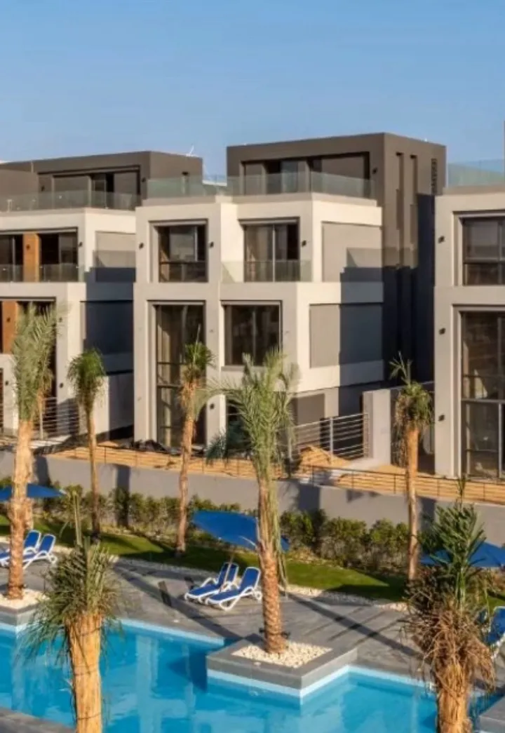 525 m² villa with 5 bedrooms and 7 bathrooms for sale in El Patio Casa