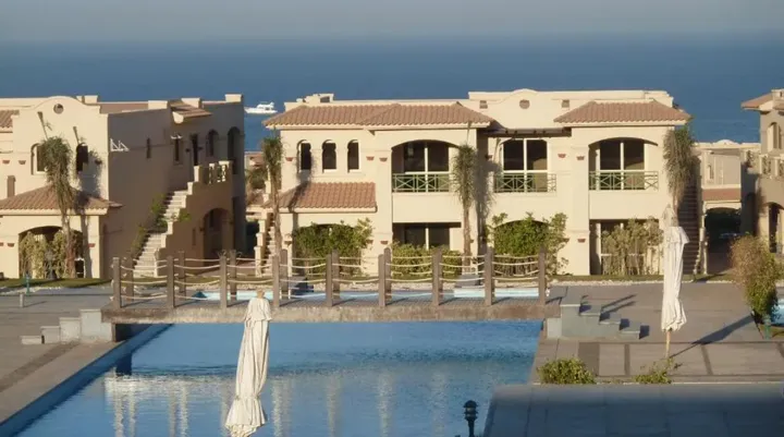 Furnished 180 m² chalet with a 160 m² garden for sale in La Vista 6