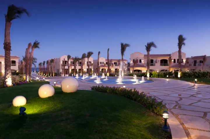 Furnished 220 m² twin house with nanny's room on a 320 m² plot for sale in La Vista Ras El Hekma