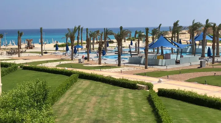 Furnished 220 m² twin house with nanny's room on a 320 m² plot for sale in La Vista Ras El Hekma