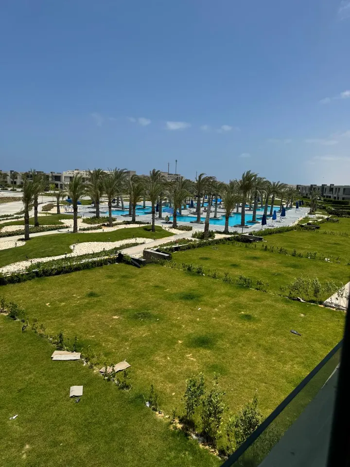 220 m² 5-bedroom twin house with a 250 m² garden for sale in La Vista Ras El Hekma