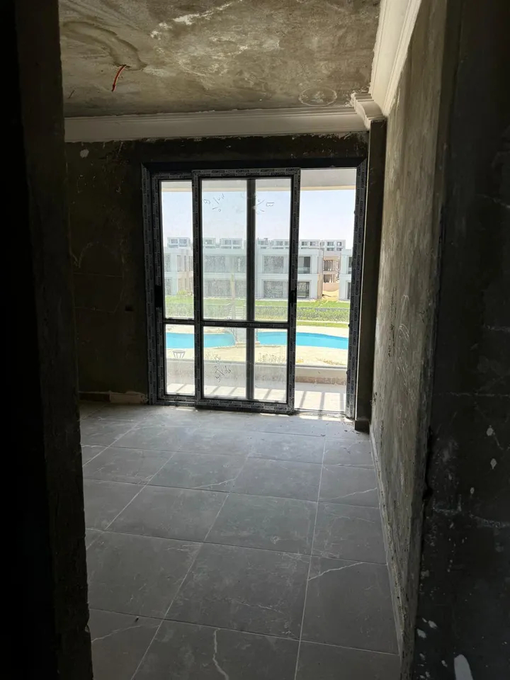 220 m² 5-bedroom twin house with a 250 m² garden for sale in La Vista Ras El Hekma