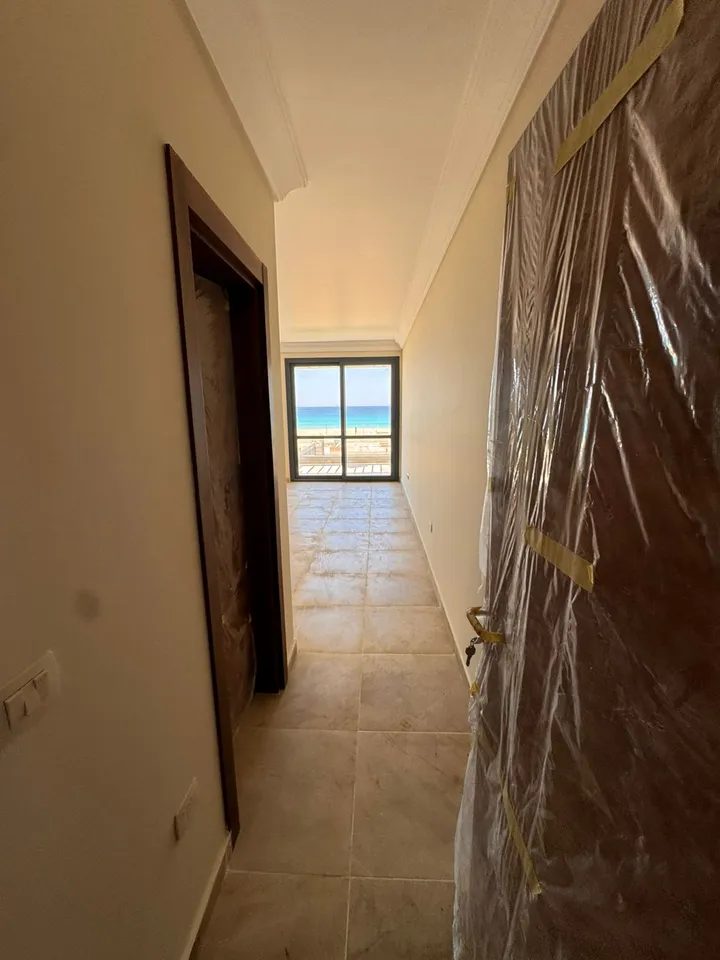 400 m² 5-bedroom villa with a 100 m² garden for sale in La Vista Ras El Hekma