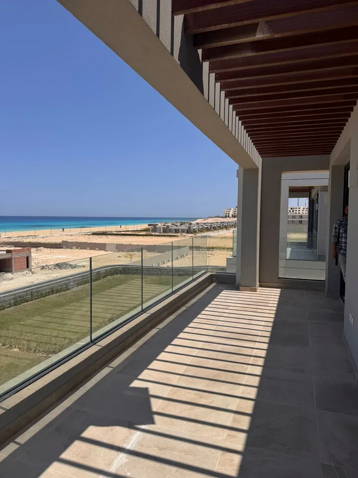 400 m² 5-bedroom villa with a 100 m² garden for sale in La Vista Ras El Hekma