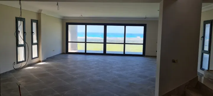 400 m² first-row sea-view villa with a 150 m² garden for sale in La Vista Ras El Hekma