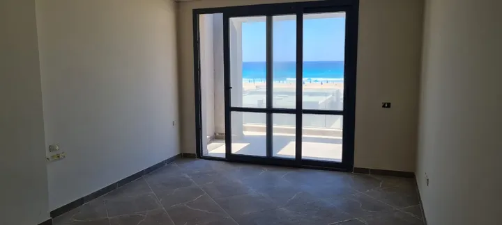 400 m² first-row sea-view villa with a 150 m² garden for sale in La Vista Ras El Hekma