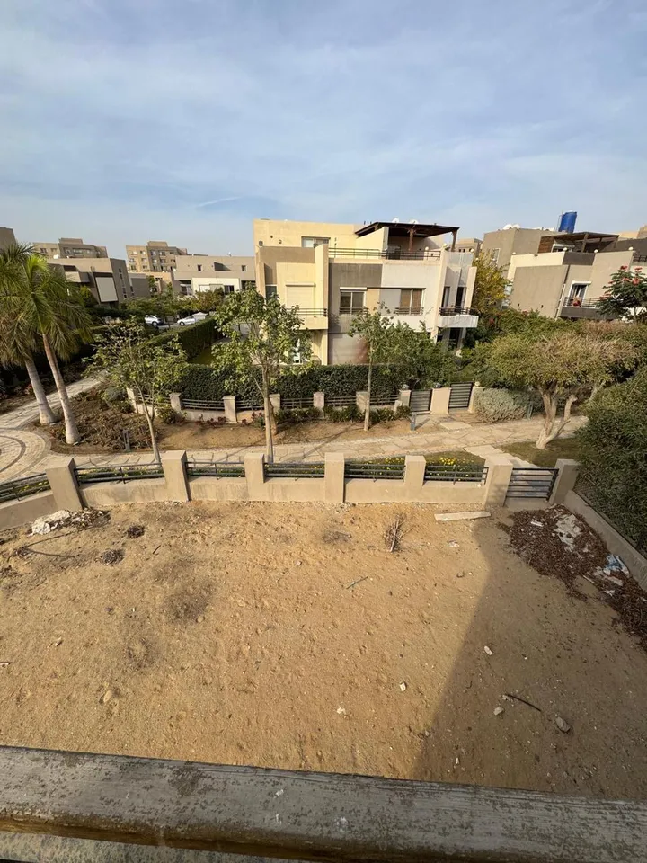 262 m² twin house on a 413 m² plot for sale in The Square