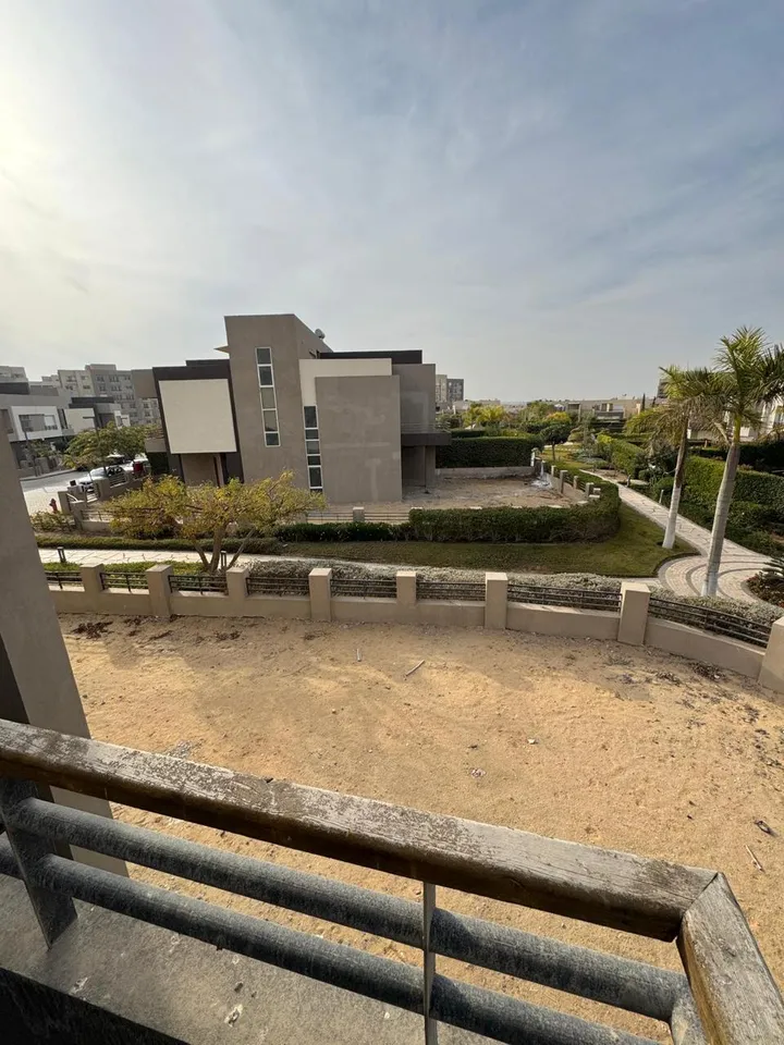 262 m² twin house on a 413 m² plot for sale in The Square