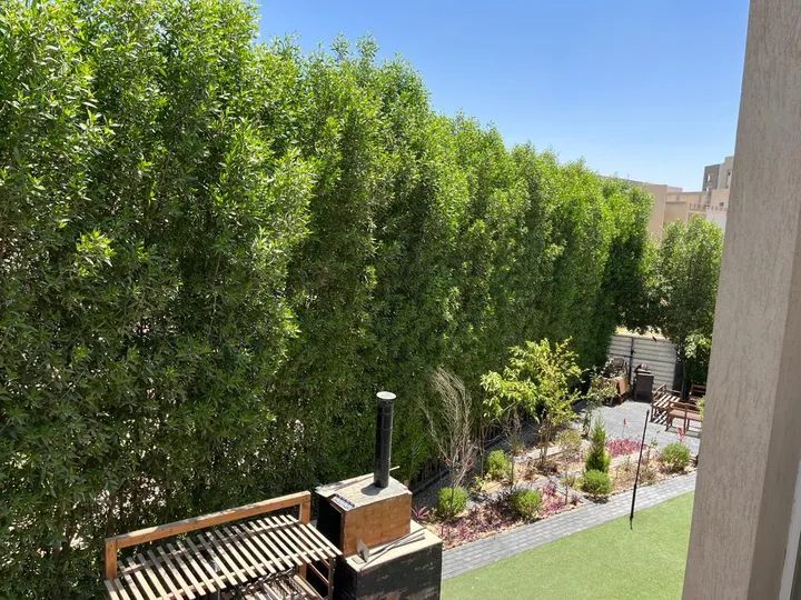 278 m² twin house with a 360 m² garden and pool access for sale in The Square
