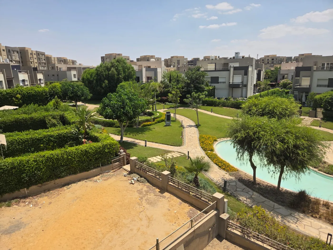 262 m² townhouse on a 382 m² plot for sale in The Square