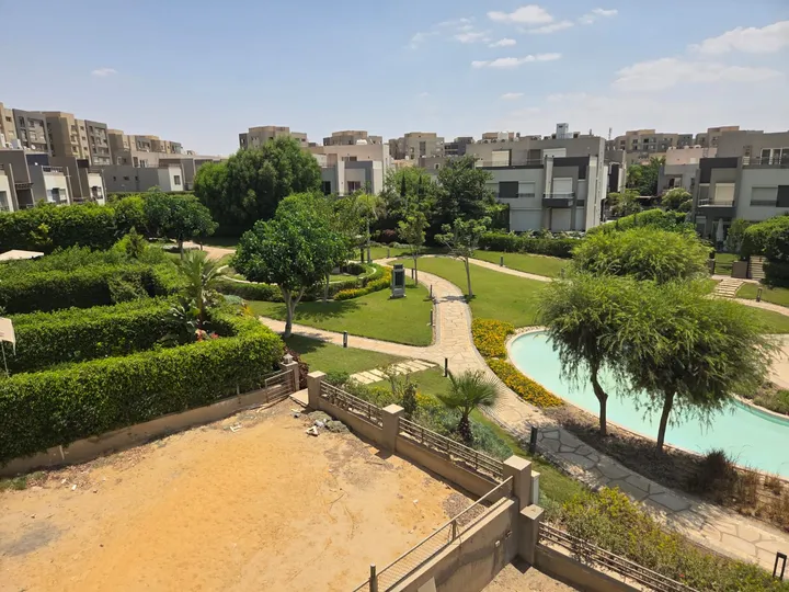 262 m² townhouse on a 382 m² plot for sale in The Square