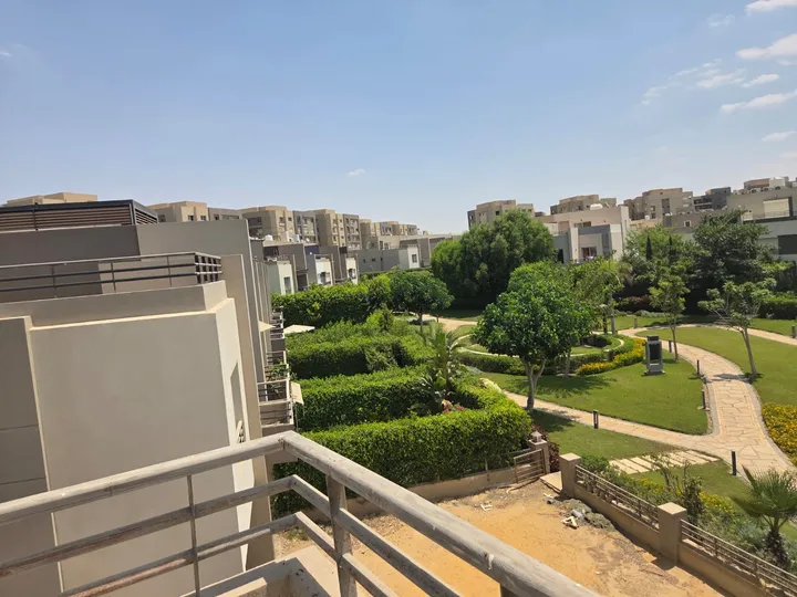 262 m² townhouse on a 382 m² plot for sale in The Square