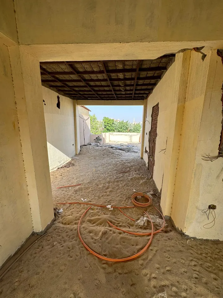 320 m² core-and-shell townhouse on a 281 m² plot for sale in Grand Residence