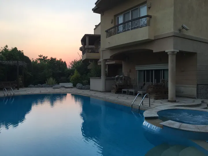 1,800 m² furnished villa with pool, 600 m² garden and 800 m² roof for sale in Dara Gardens