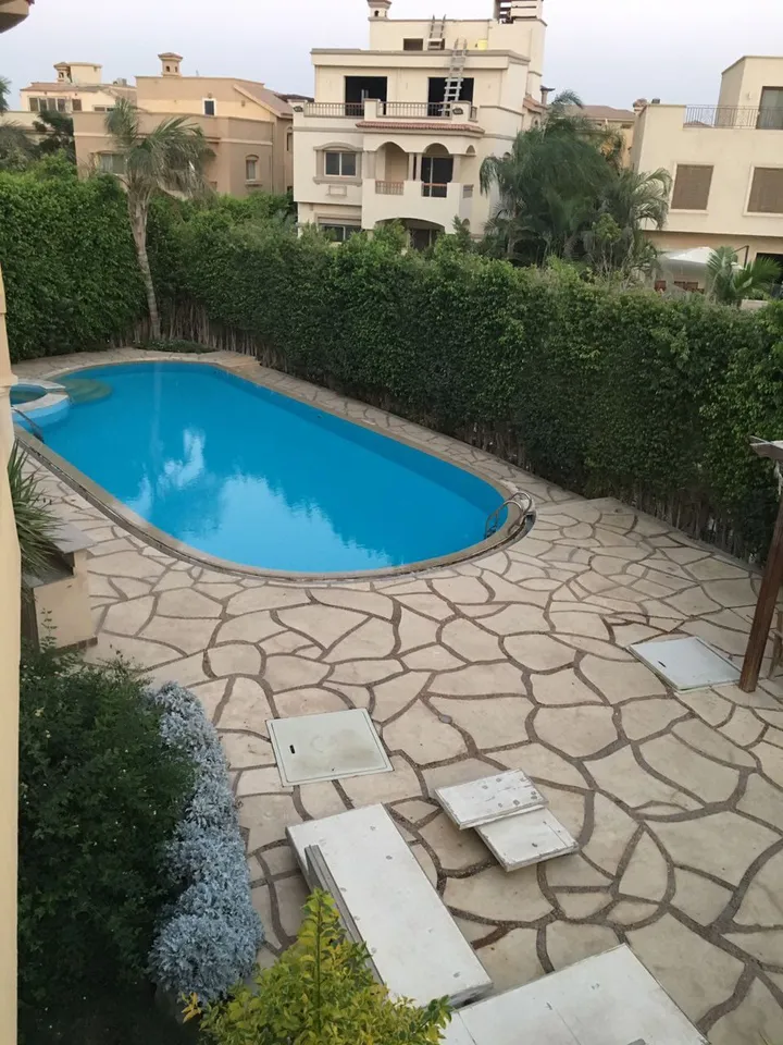 1,800 m² furnished villa with pool, 600 m² garden and 800 m² roof for sale in Dara Gardens