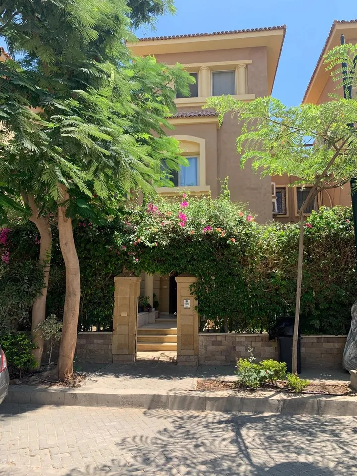 282 m² townhouse with 114 m² garden and 45 m² roof for sale in Dara Gardens