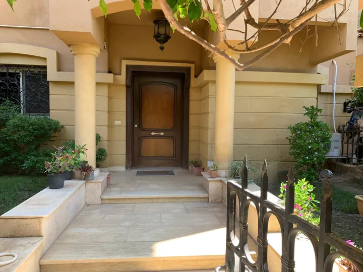 282 m² townhouse with 114 m² garden and 45 m² roof for sale in Dara Gardens