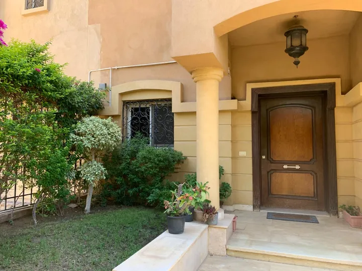 282 m² townhouse with 114 m² garden and 45 m² roof for sale in Dara Gardens